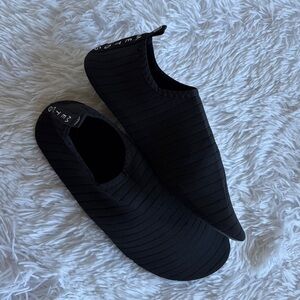 NWT METOG black Slip-On Shoes Unisex Sz 11 NWT